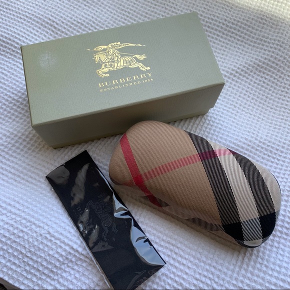 Burberry Sunglasses Rectangular Black Frame with Grey Lenses - Picture 14 of 16